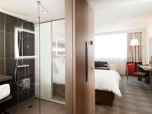 Hypo-allergenic bedding, memory foam beds, free minibar items