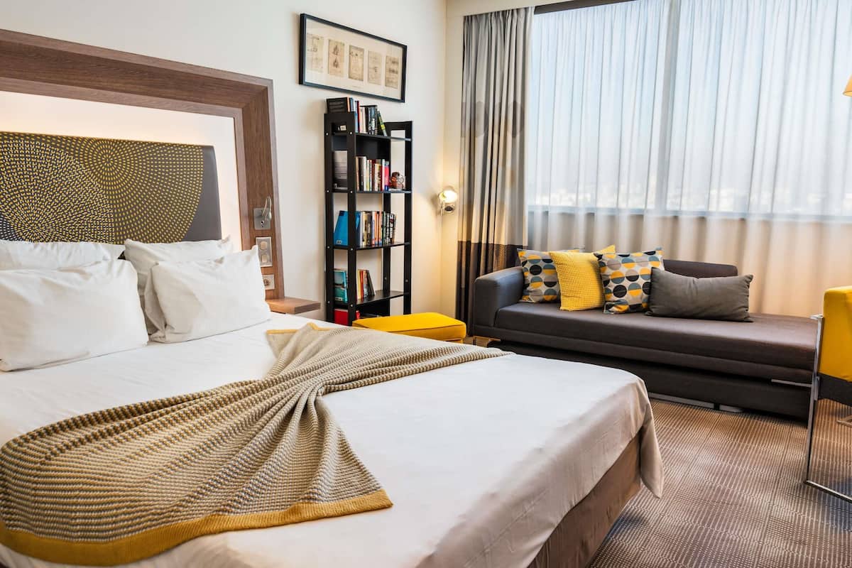 room (library) | 1 bedroom, hypo-allergenic bedding, memory-foam beds, free minibar items