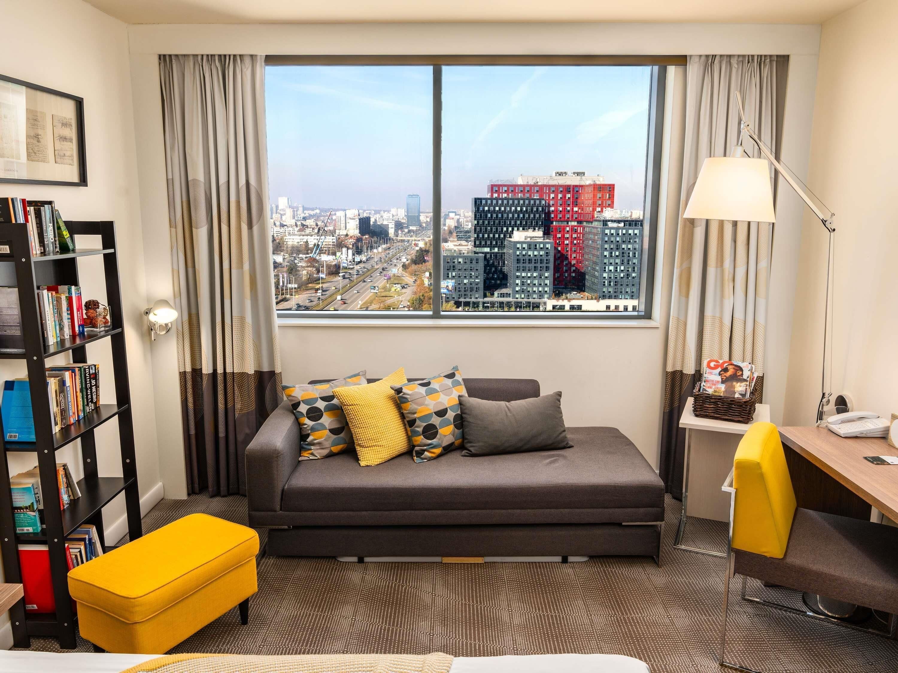 Room (Library) | Hypo-allergenic bedding, memory foam beds, free minibar items