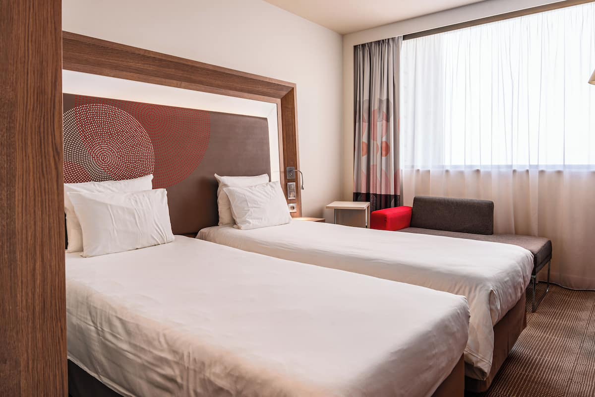 1 bedroom, hypo-allergenic bedding, memory-foam beds, free minibar items