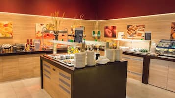 Desayuno buffet (EUR 15 por persona)