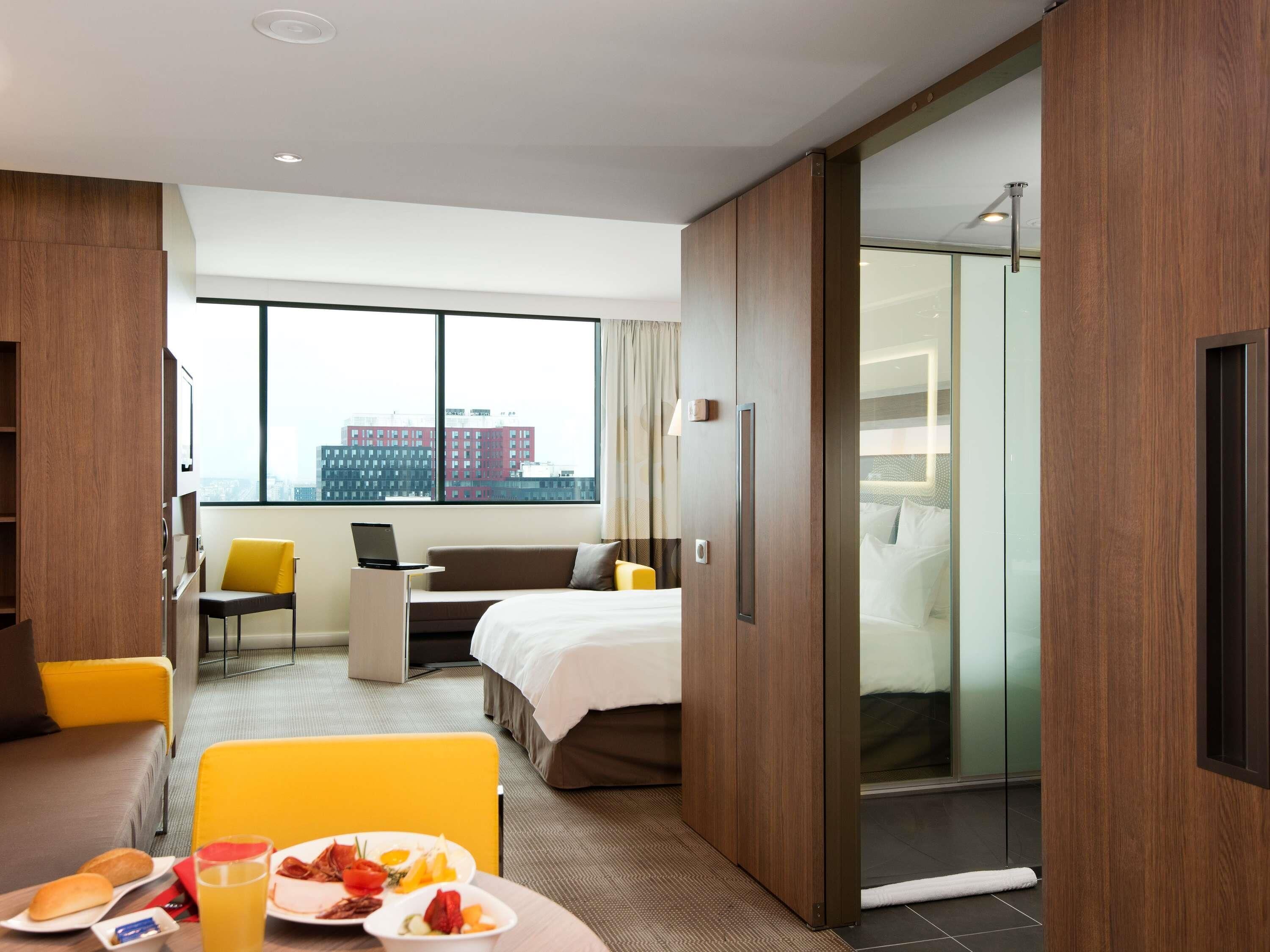 Quarto executivo, 1 cama de casal e sofá-cama | Roupas de cama antialérgicas