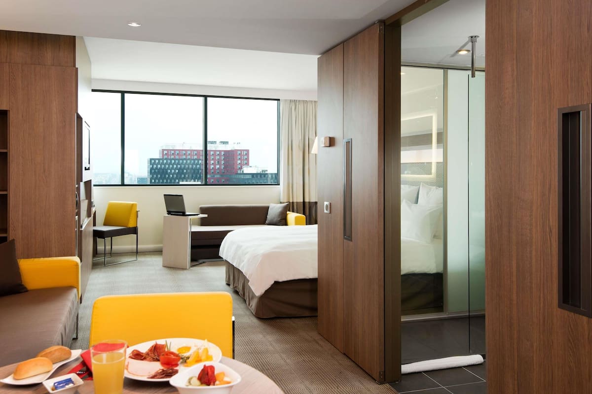 Quarto executivo, 1 cama de casal e sofá-cama | Roupas de cama antialérgicas