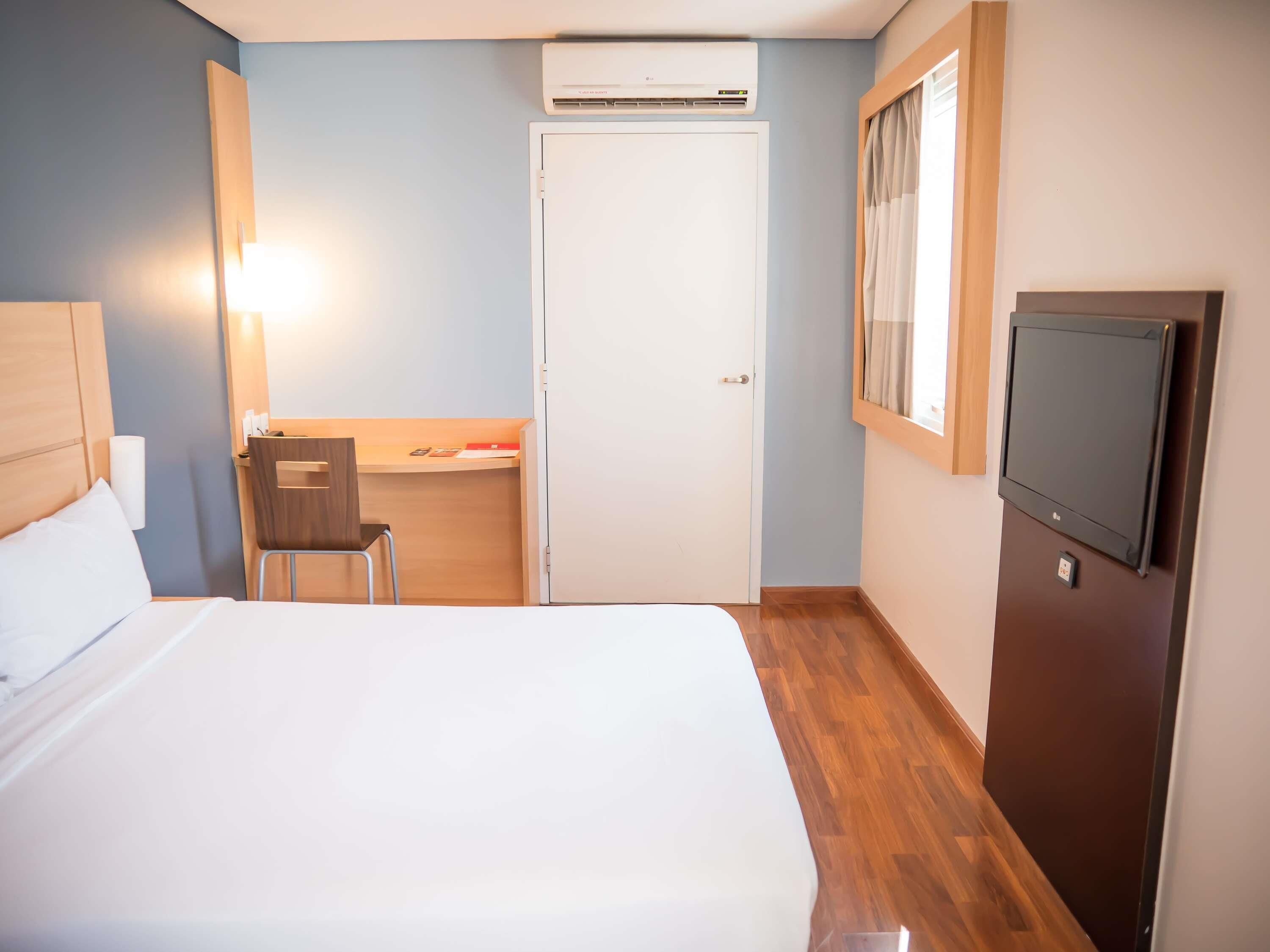 Room, 1 Double Bed, Accessible (Accessible) | Minibar, desk, soundproofing, free WiFi