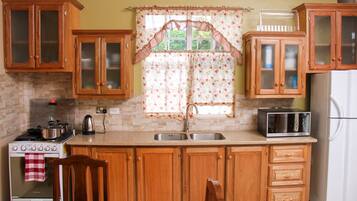 Kjøleskap og mikrobølgeovn