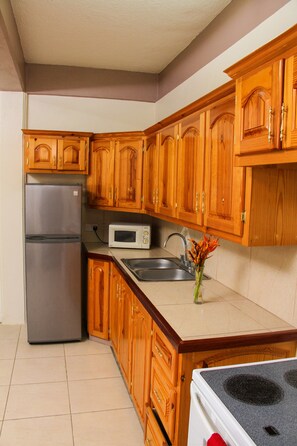 Réfrigérateur, four à micro-ondes