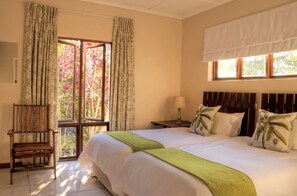 Classic Twin Room | Premium bedding, pillowtop beds, in-room safe, individually decorated - Musketeers Lodge (Bulawayo)