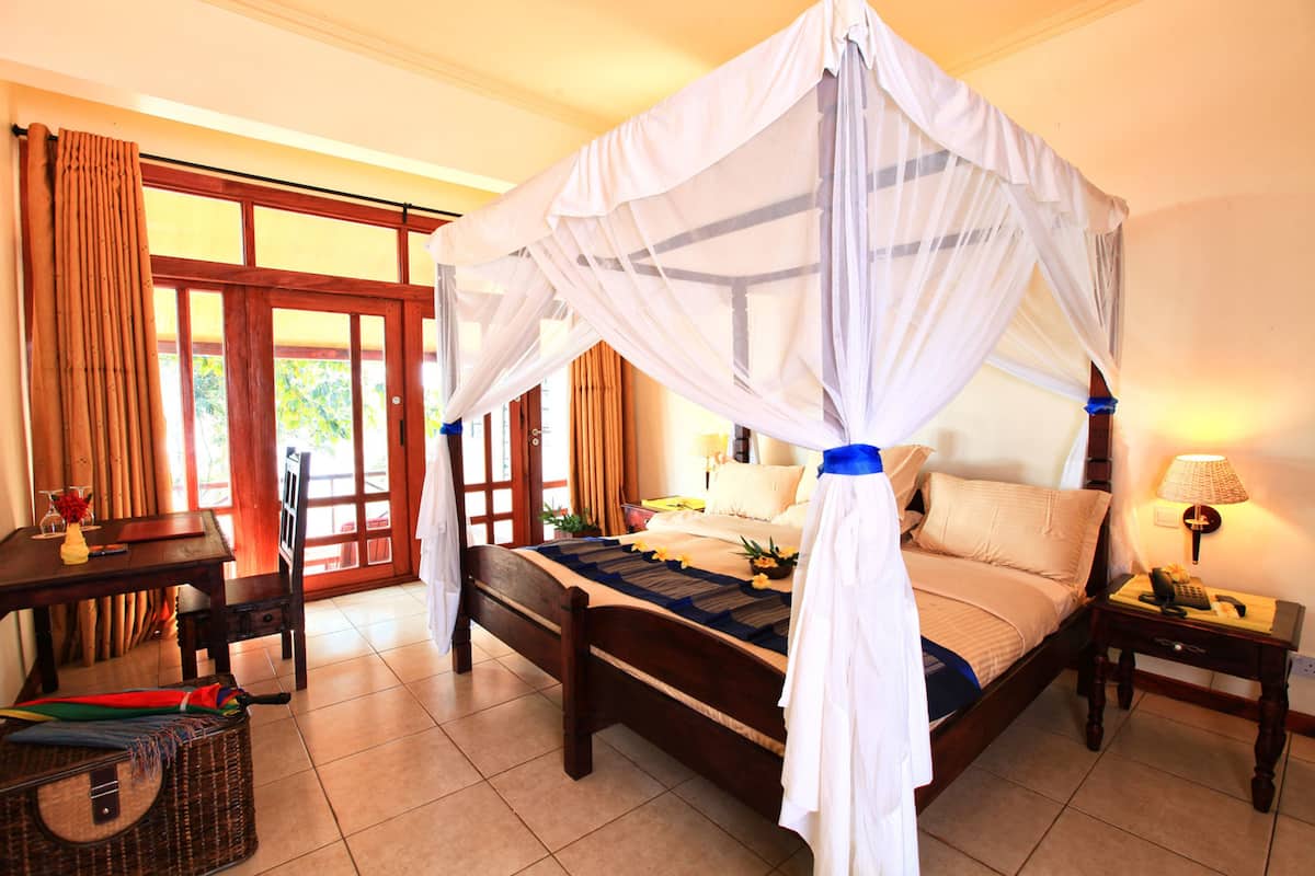 Executive Room (Double) | In-room safe, desk, WiFi