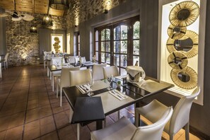 Restaurant - Pinares del Cerro Resort & Suites (Villa Carlos Paz)