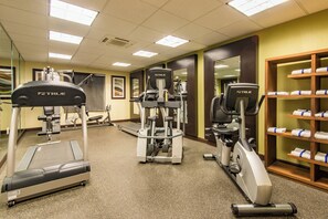 A fitness center with treadmills, elliptical machines, and weight equipment. - Holiday Inn Express Hotel & Suites Hobbs by IHG (Hobbs)