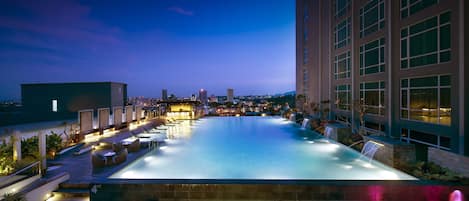 Outdoor pool, sun loungers