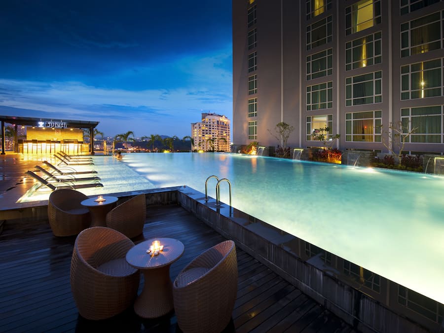 Kolam renang terbuka, kerusi lepak pantai