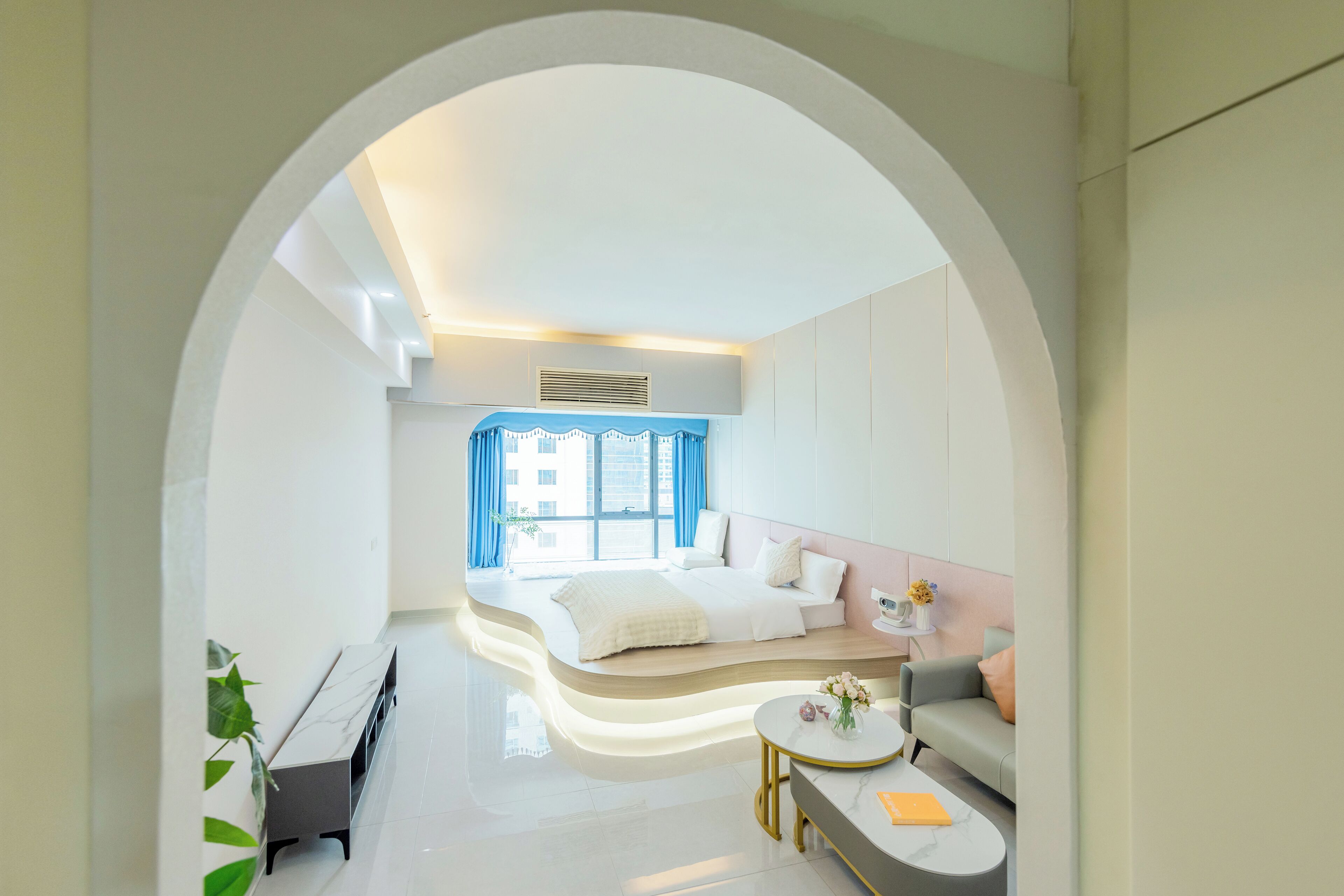 Standard Single Room | In-room safe, individually decorated, desk, blackout drapes