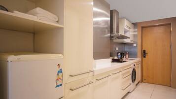 Habitación Confort con 2 camas individuales, 2 camas Queen size | Cocineta privada | Refrigerador, microondas, parrilla de estufa y artículos de limpieza