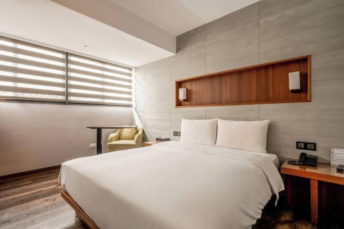 Premium bedding, down comforters, minibar, blackout drapes