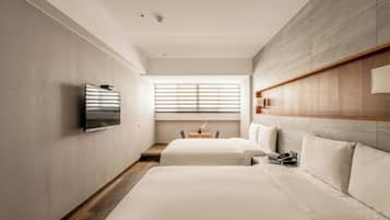 Habitación cuádruple de lujo | Ropa de cama de alta calidad, edredón y minibar