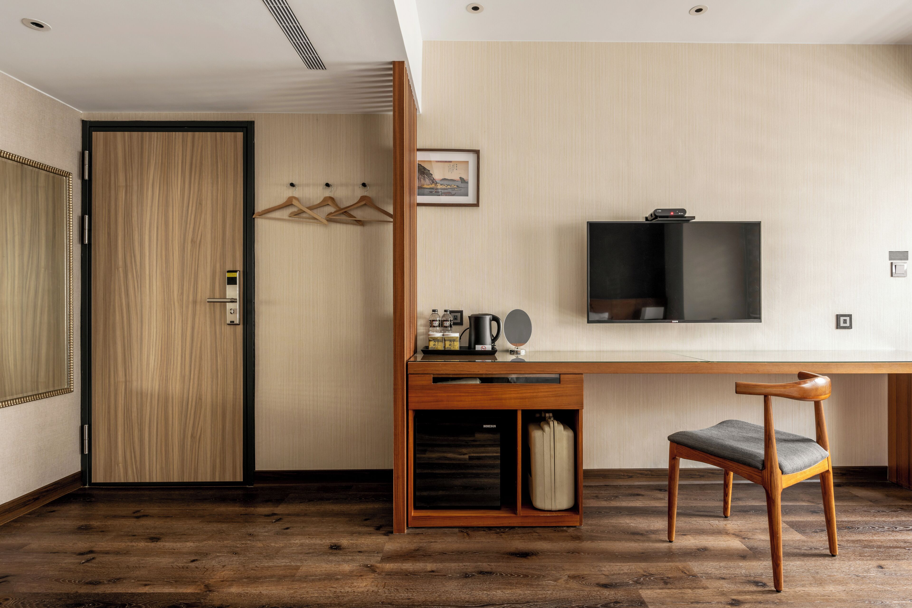 Premium bedding, down comforters, minibar, individually decorated