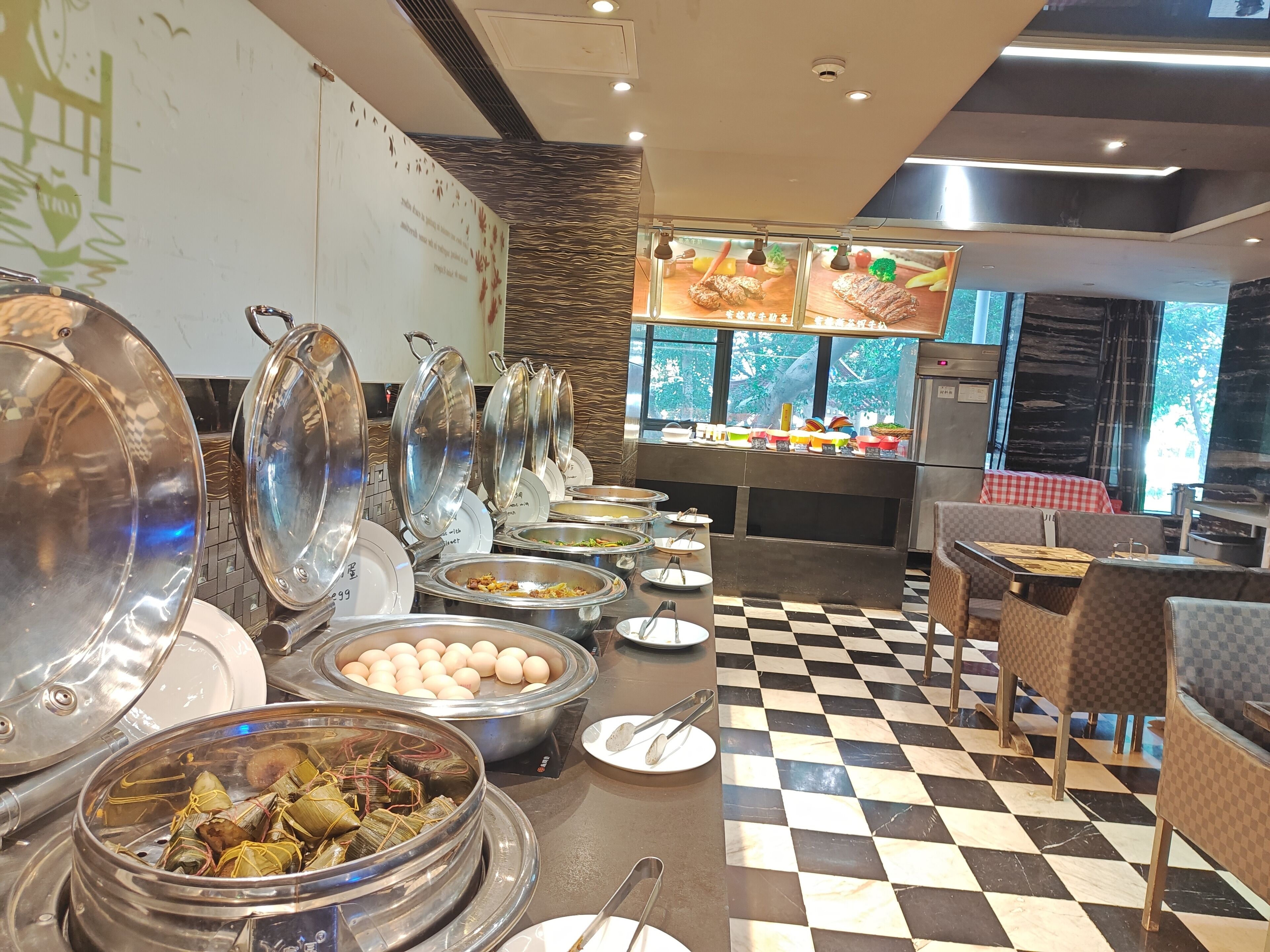 Daily buffet breakfast for a fee