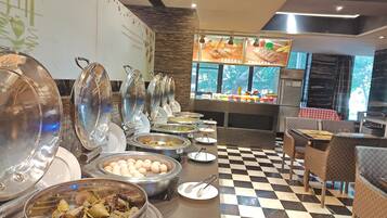 Desayuno buffet todos los días (con cargo)