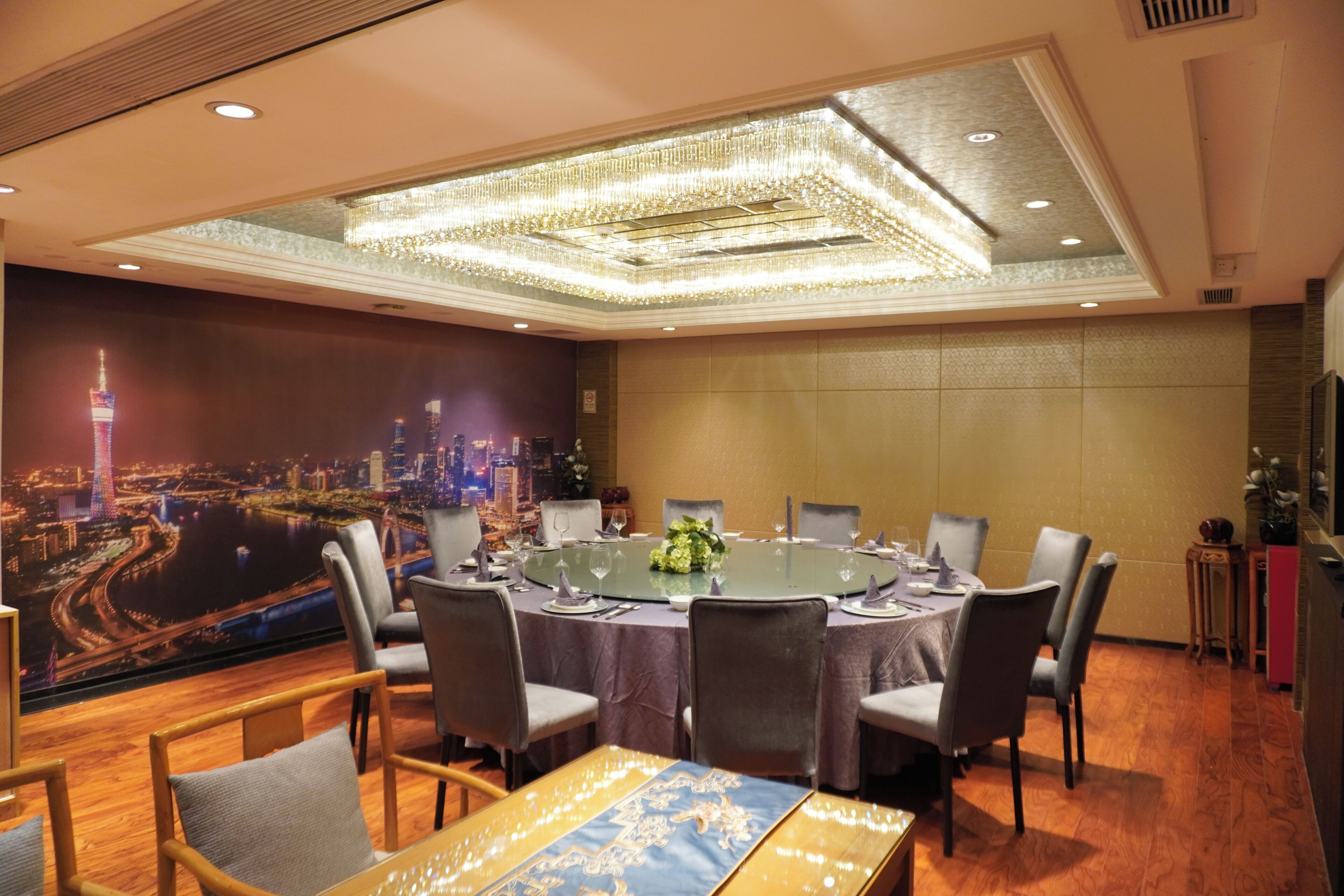 Photo - La Perle International Hotel