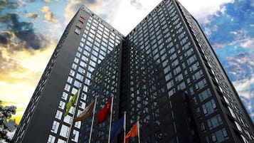 Vista frontal de la propiedad