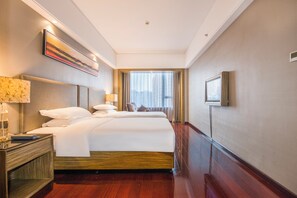 La Perle Suite (with 2 bathtubs) | Premium bedding, memory foam beds, minibar, in-room safe - La Perle International Hotel (Guangzhou)