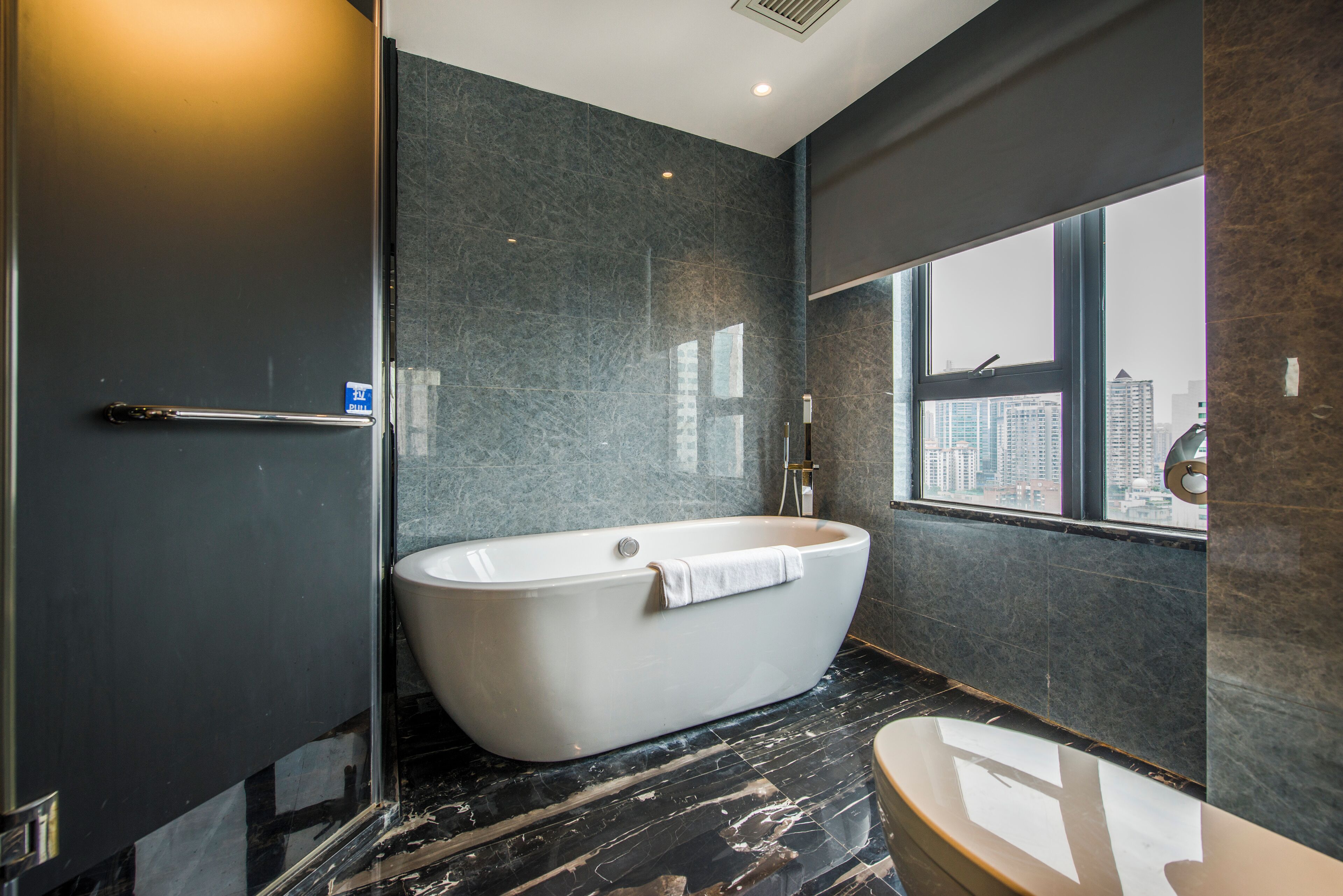 Photo - La Perle International Hotel