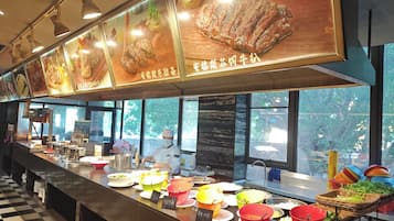 每日供应自助式早餐(需付费)