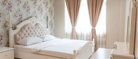 Suite familiar, 4 habitaciones | Camas con pillow-top, minibar y decoración personalizada