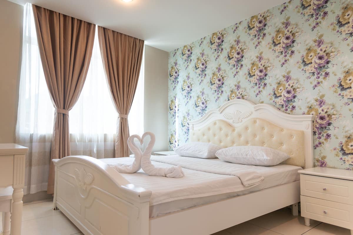 Pillow-top beds, minibar, individually decorated, individually furnished