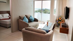 Appartement, 3 chambres | Aire de séjour | Téléviseur à écran plat