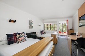 Quarto premium, 2 camas Queen | Vista para o jardim