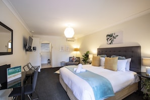 Luxury-Zimmer, Whirlpool | Blick auf den Garten
