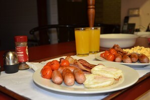 Daily full breakfast for a fee - Sunray Motor Inn (Wilsonton)