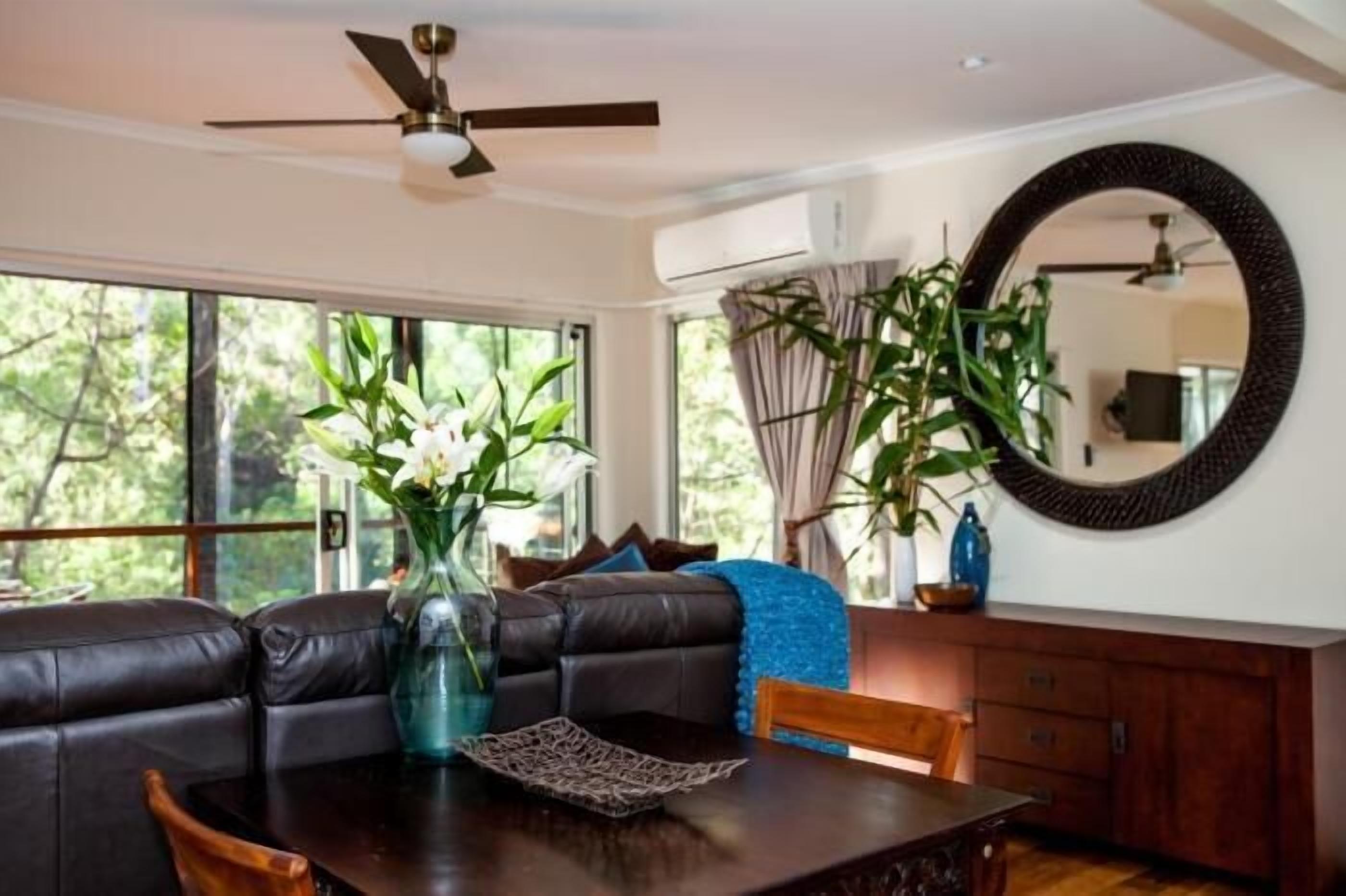 Minibar, individuelt dekorert, individuelt innredet og blendingsgardiner