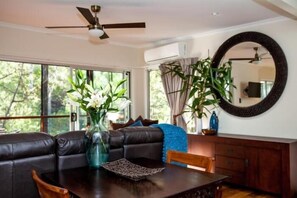 Minibar, decoración personalizada y muebles diferentes 