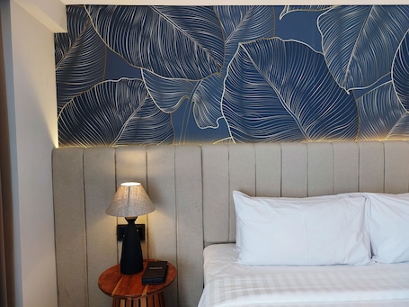 Suite | 1 bedroom, free minibar items, in-room safe, desk