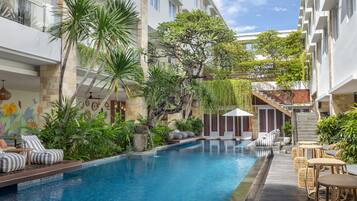 Outdoor pool, pool loungers