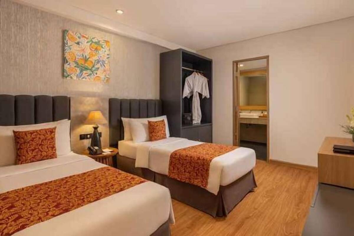 Artículos del minibar gratis y caja de seguridad en la habitación