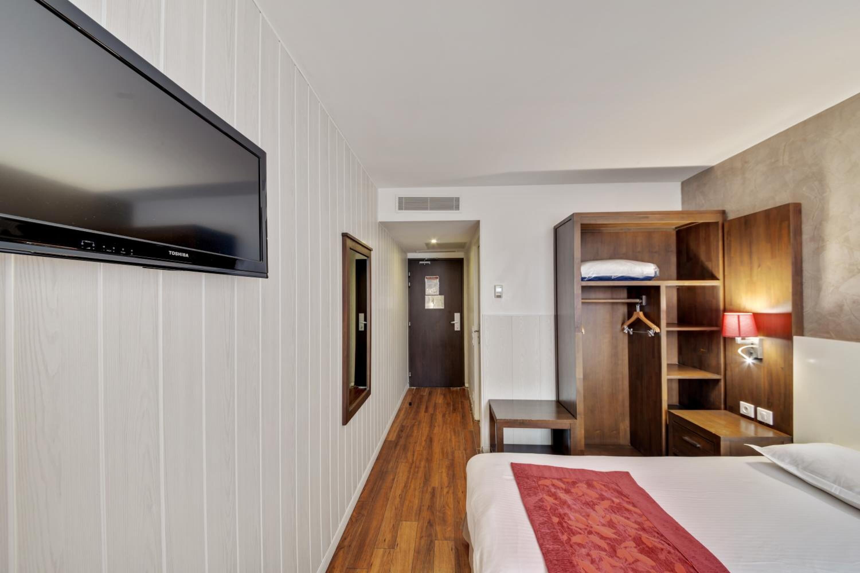 Photo - HOTEL PARIS PACIFIC VILLEJUIF- INSTITUT GUSTAVE ROUSSY ORLY RUNGIS BUS 131 Direct PARIS