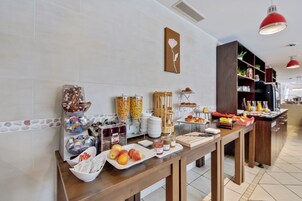 Café da manhã com buffet todos os dias (EUR 12 por pessoa) 