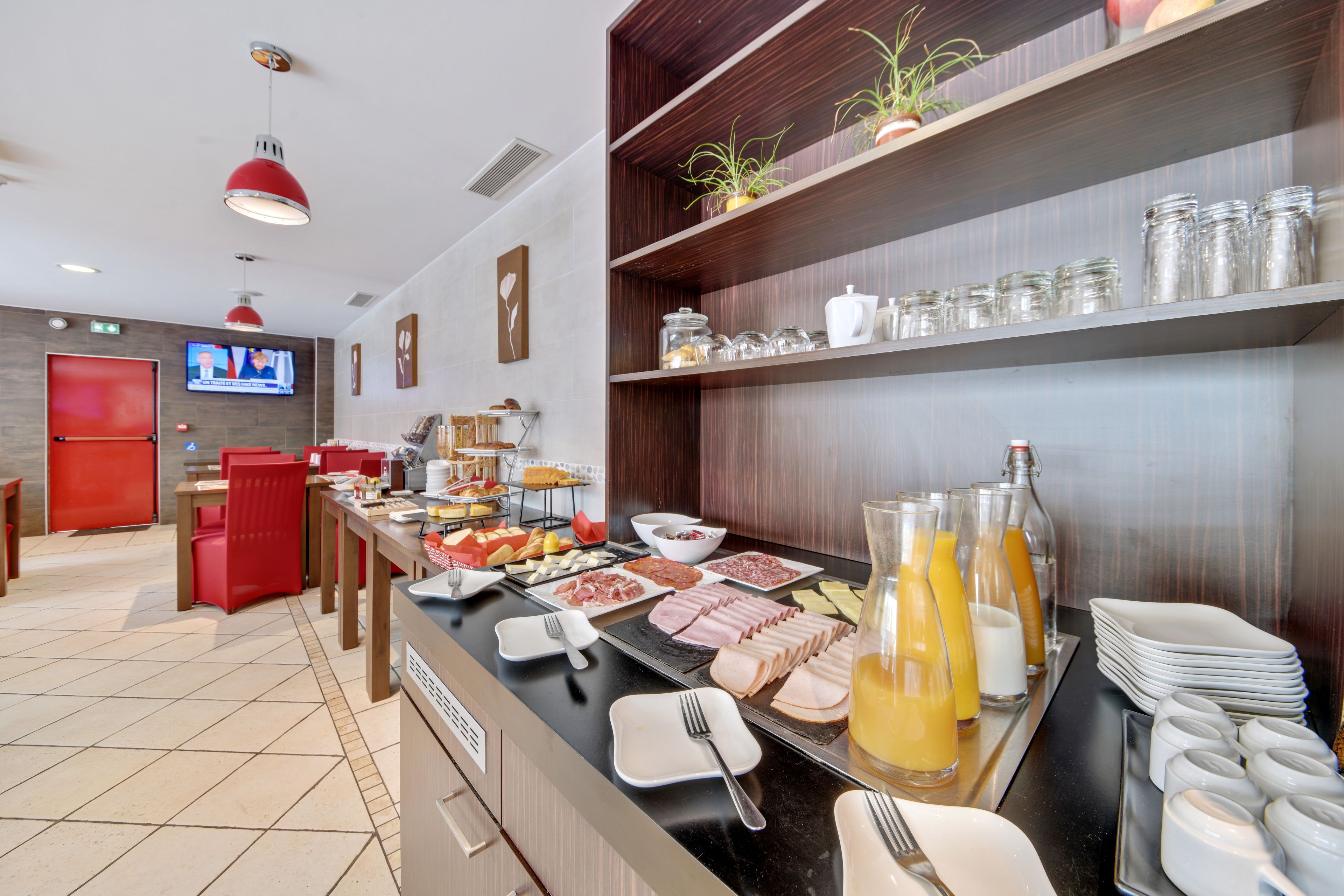 Photo - HOTEL PARIS PACIFIC VILLEJUIF- INSTITUT GUSTAVE ROUSSY ORLY RUNGIS BUS 131 Direct PARIS