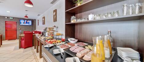 Daily buffet breakfast for a fee