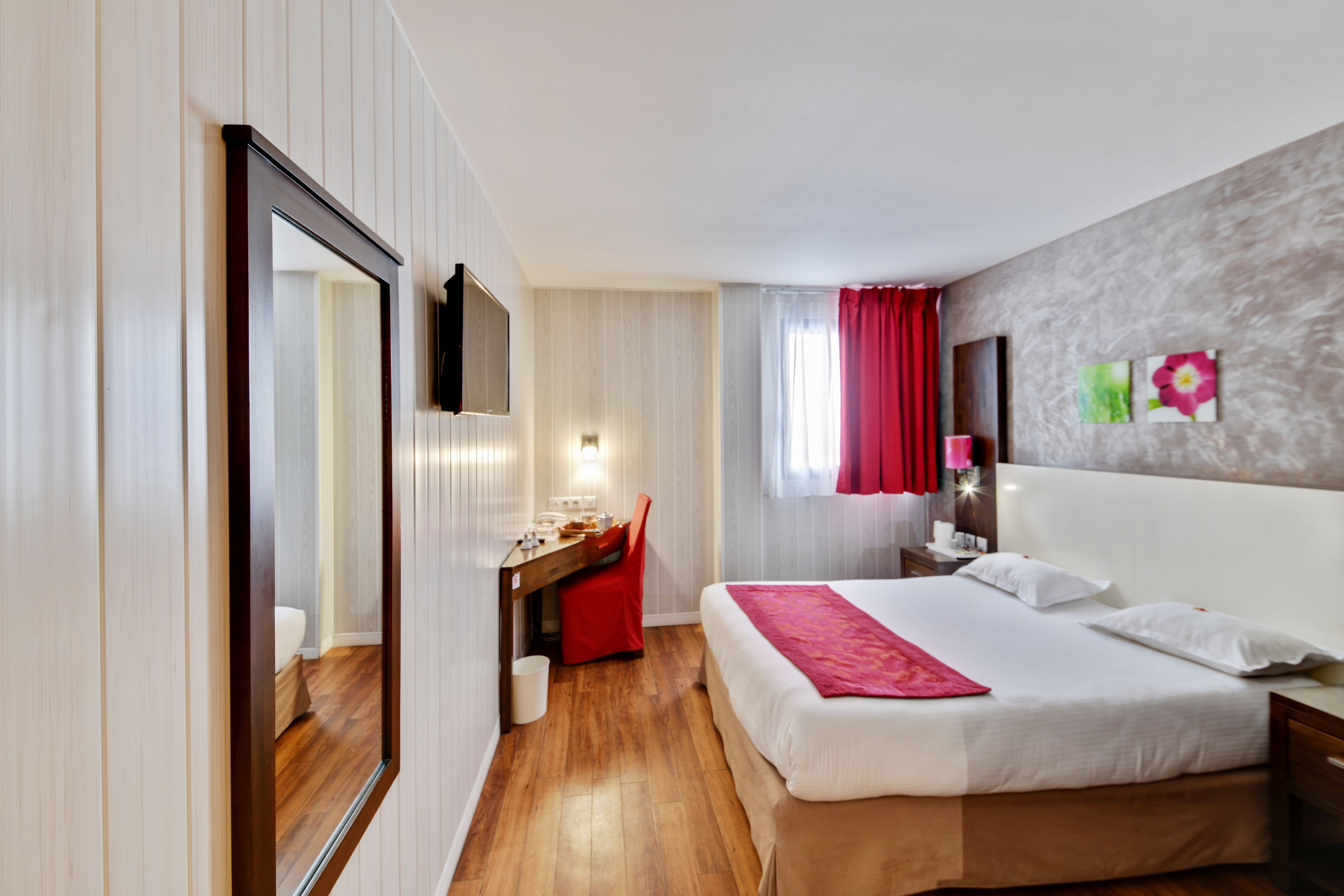 Photo - HOTEL PARIS PACIFIC VILLEJUIF- INSTITUT GUSTAVE ROUSSY ORLY RUNGIS BUS 131 Direct PARIS