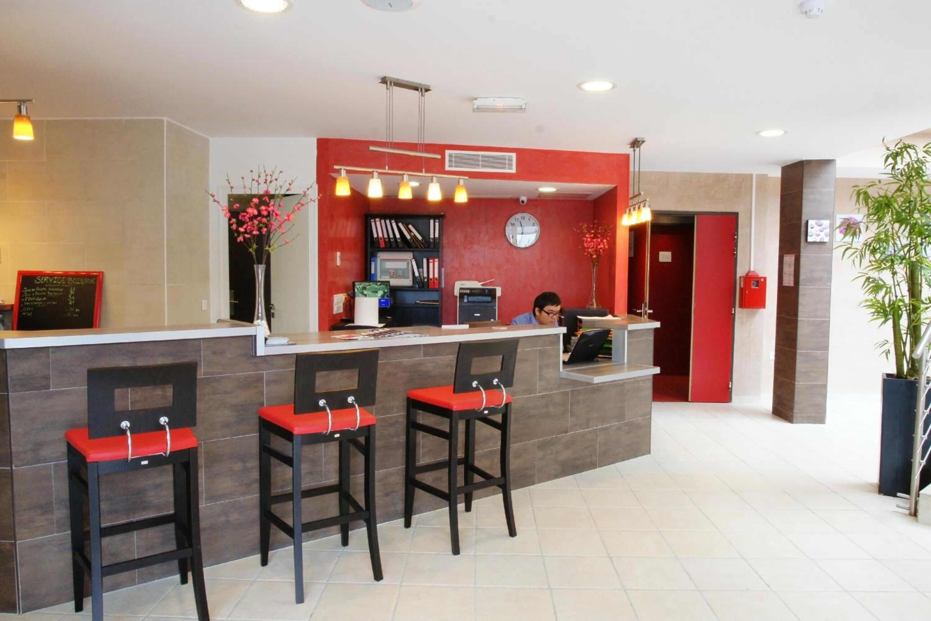 Photo - HOTEL PARIS PACIFIC VILLEJUIF- INSTITUT GUSTAVE ROUSSY ORLY RUNGIS BUS 131 Direct PARIS