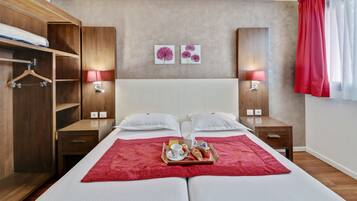 Chambre Standard avec lits jumeaux | Literie de qualité supérieure, rideaux occultants, chambres insonorisées