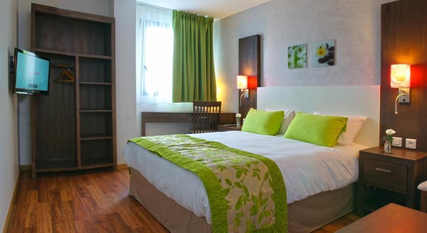 Premium bedding, blackout drapes, soundproofing