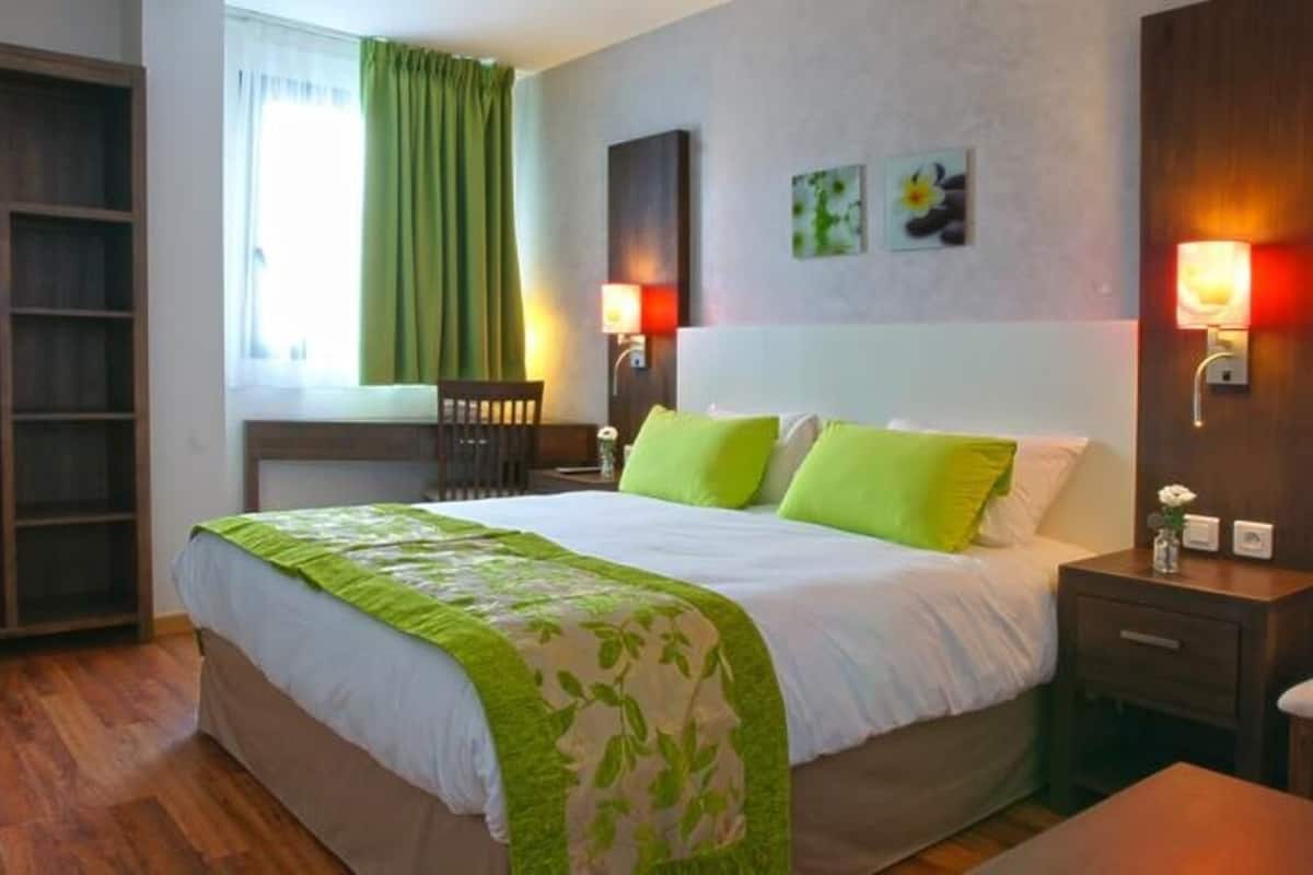 Premium bedding, blackout drapes, soundproofing