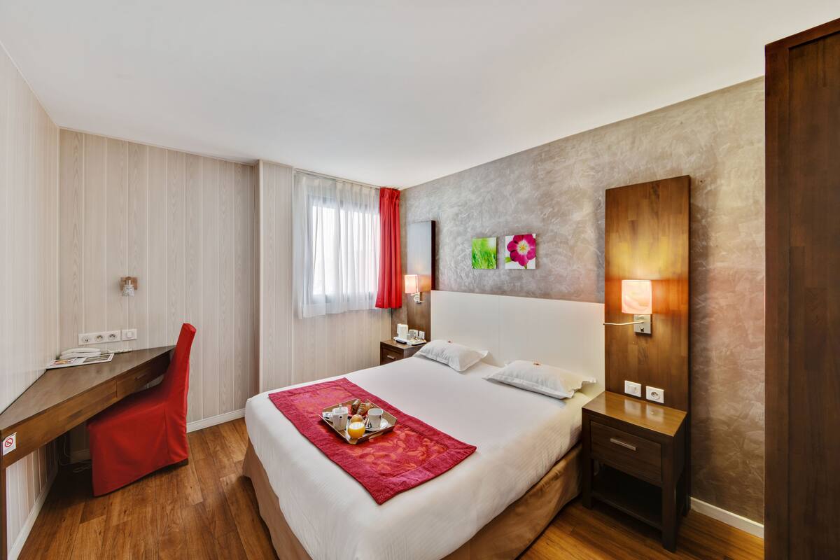 Premium bedding, blackout drapes, soundproofing
