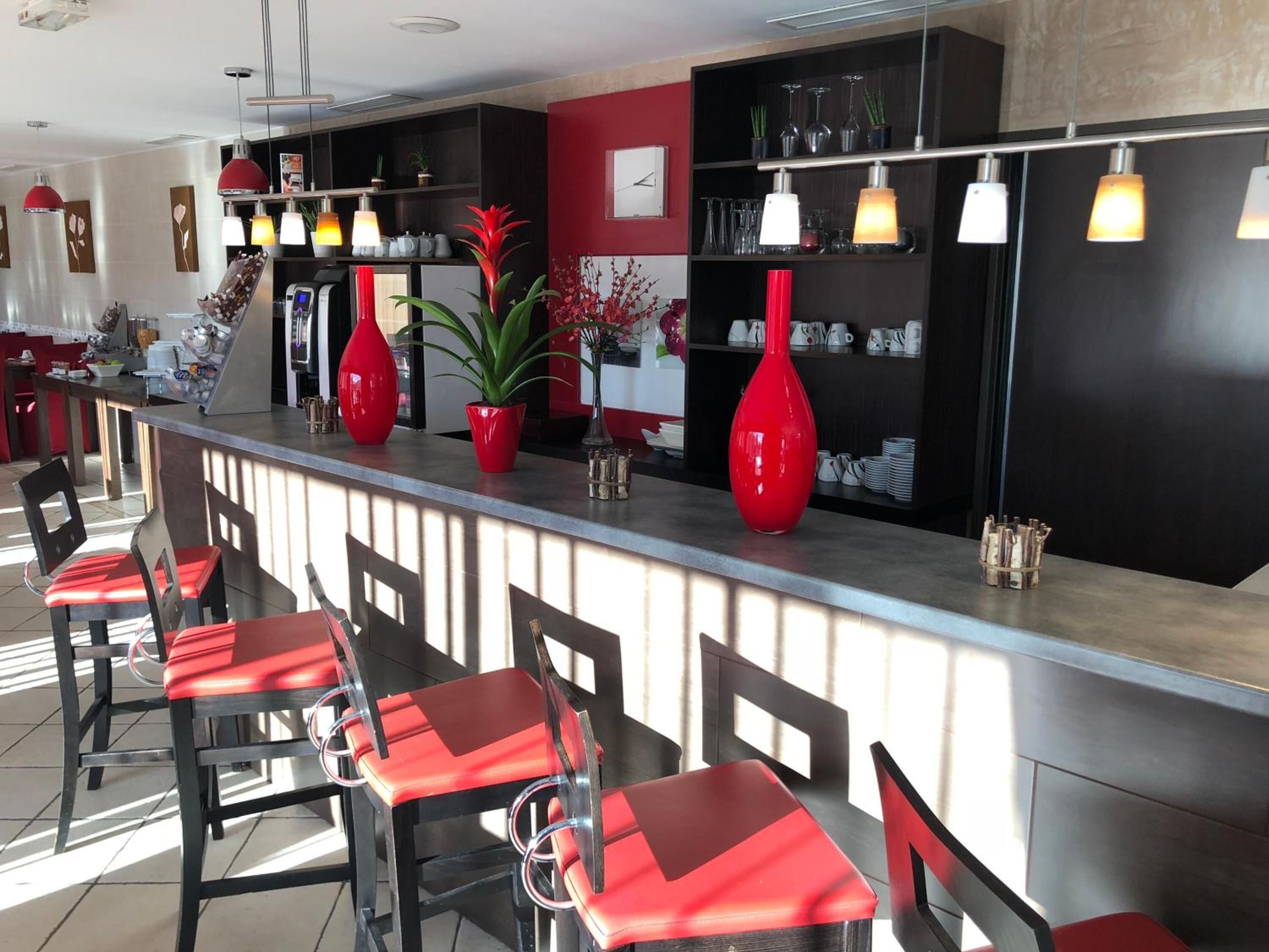 Photo - HOTEL PARIS PACIFIC VILLEJUIF- INSTITUT GUSTAVE ROUSSY ORLY RUNGIS BUS 131 Direct PARIS